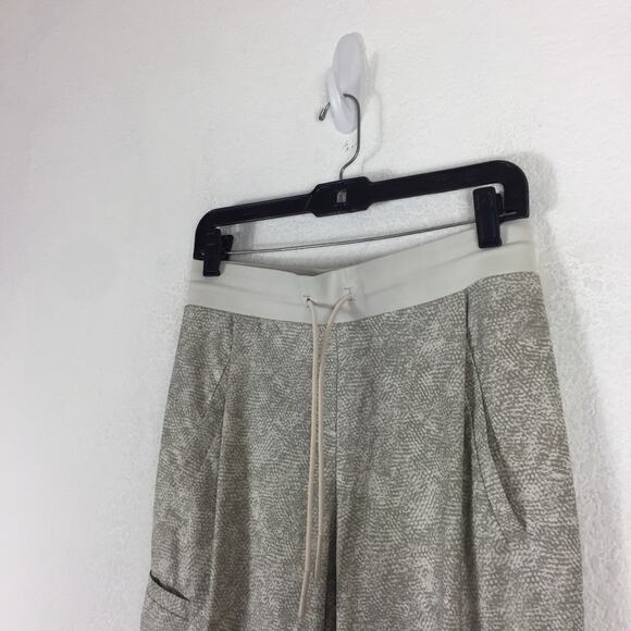 Athleta Venture Joggers Size 4 Printed Pant Viper Grey Workout Stretch Comfy - Picture 8 of 16